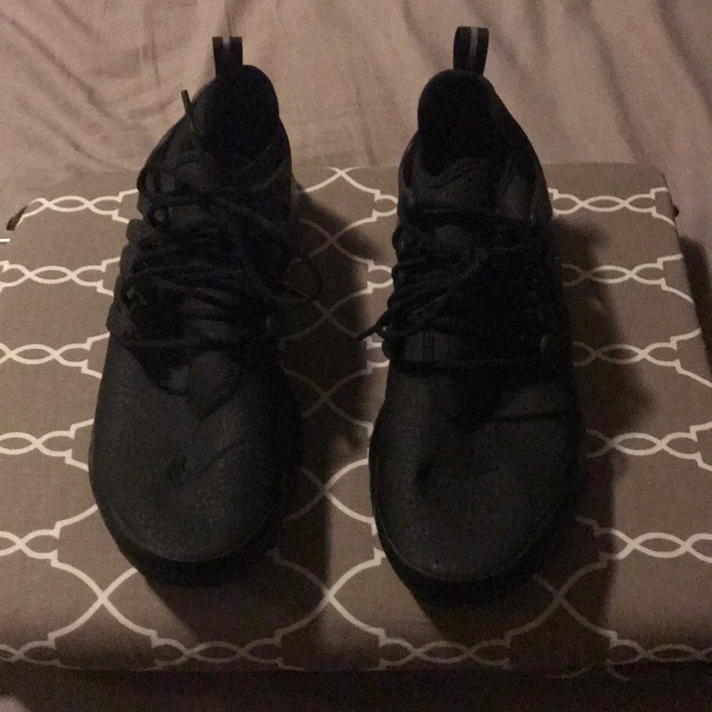 Nike black presto